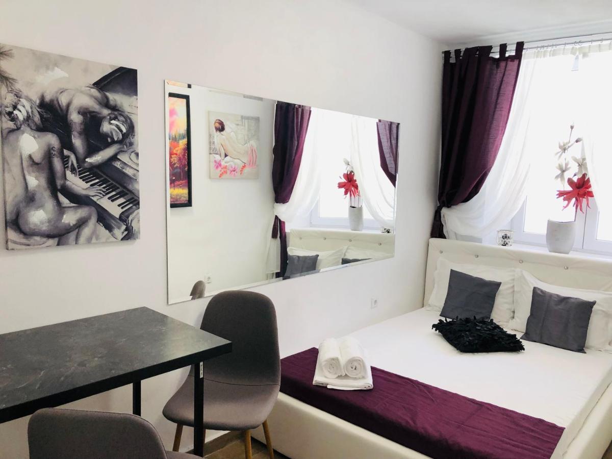 Central Petit Room Brasov Exterior photo